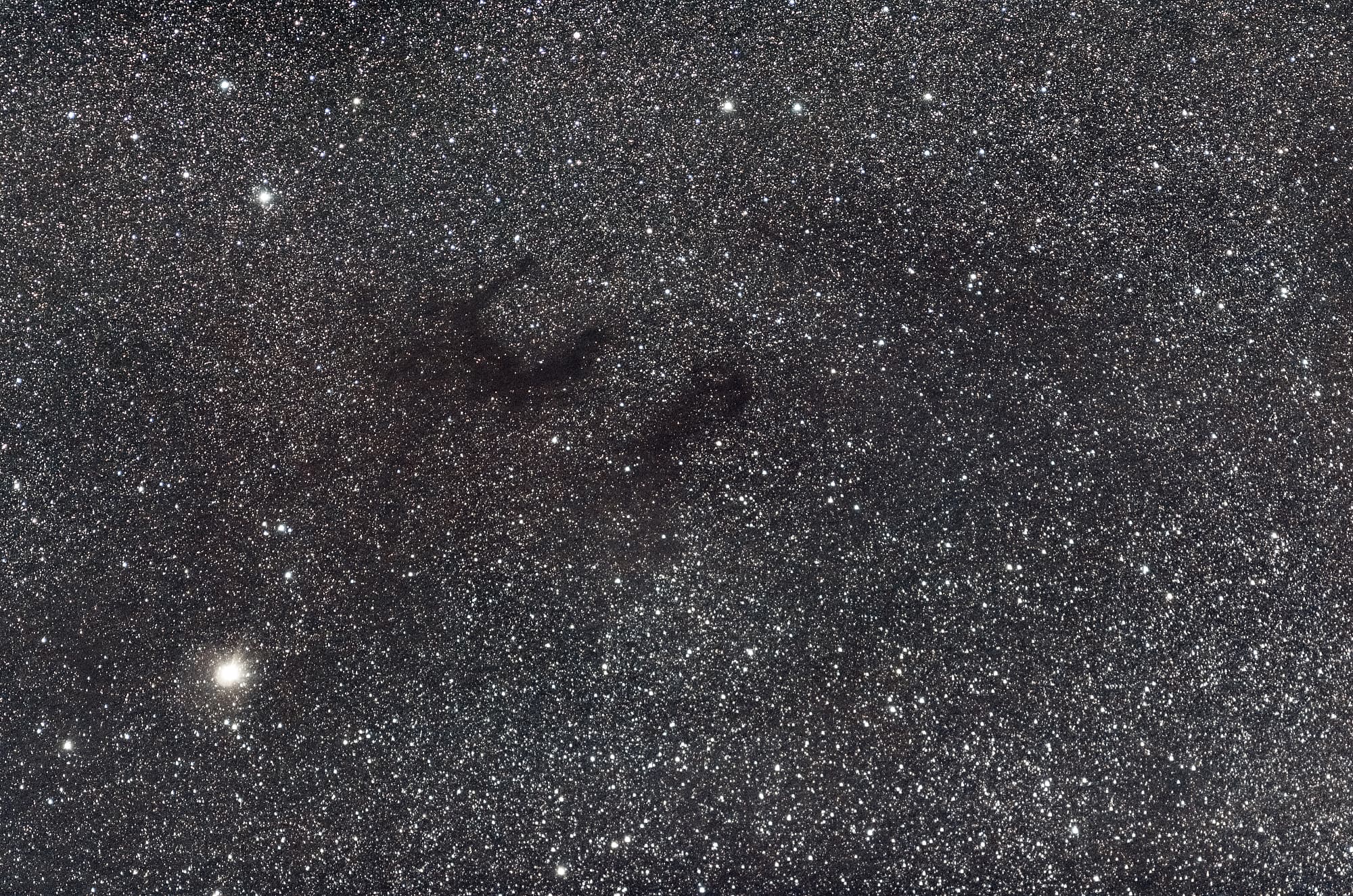 DARK NEBULA BARNARD’S “E” - Spektrum Der Wissenschaft